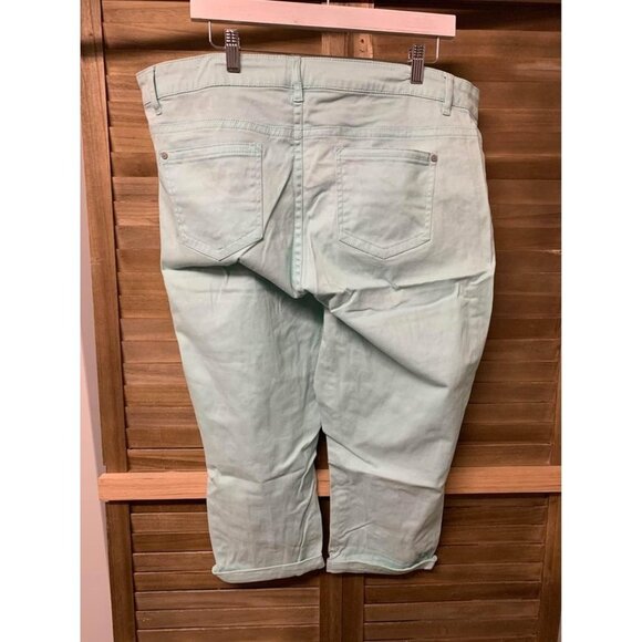 Rue 21 Y2K Distressed Denim Capris Pants Women's Plus Size 18 Light Blue P8 - Picture 3 of 6